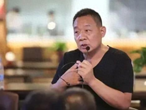 胖东来创始人于东来的传奇人生：从辍学到商业帝国的崛起