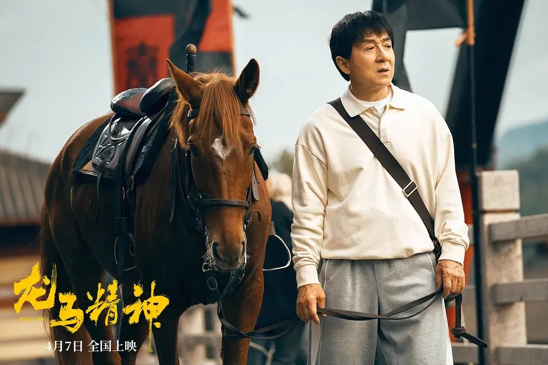 成龙的粉丝有多疯狂_成龙的巨星粉丝_成龙的明星生涯：粉丝与公众形象