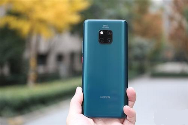 2023年最佳防水手机推荐：华为Mate20 Pro、三星Note9与iPhone XS详细对比