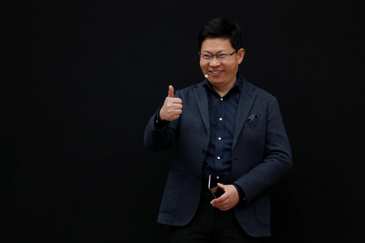 网传学材料姑娘求职故事，揭秘华为掌握高强度玻璃技术引高销量原因